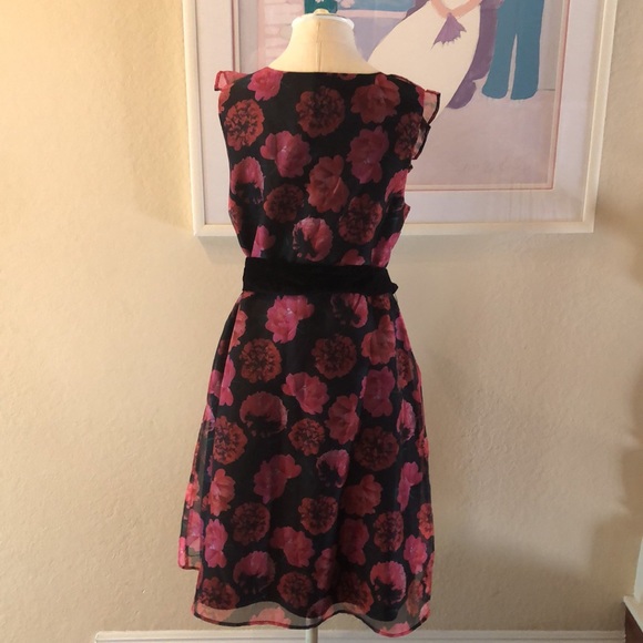 The Drop Floral Print Ruffle Deep V-Neck Dress - Picture 5 of 7